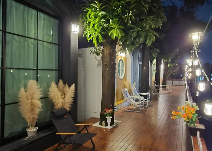 Grace Riverfront Hotel 3*