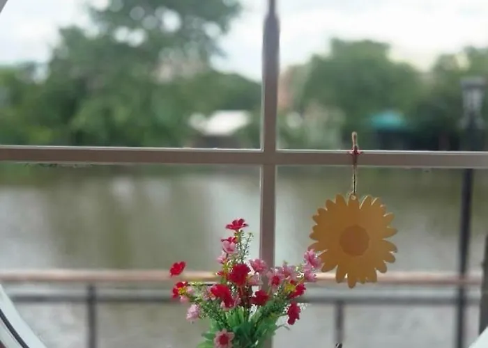 Hotel Grace Riverfront