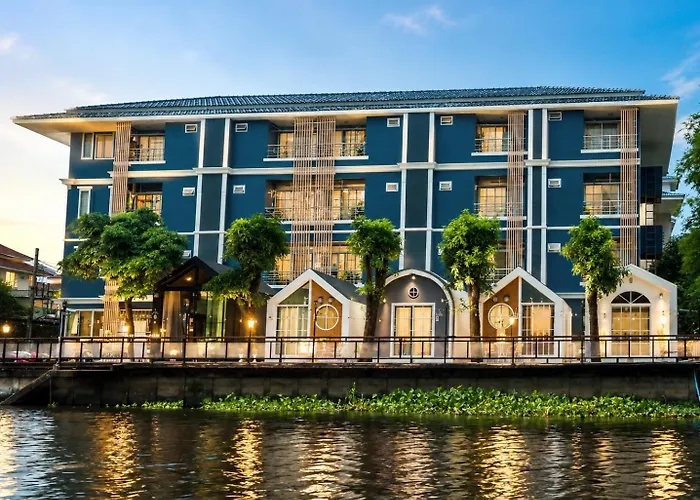 Grace Riverfront Hotel 3*